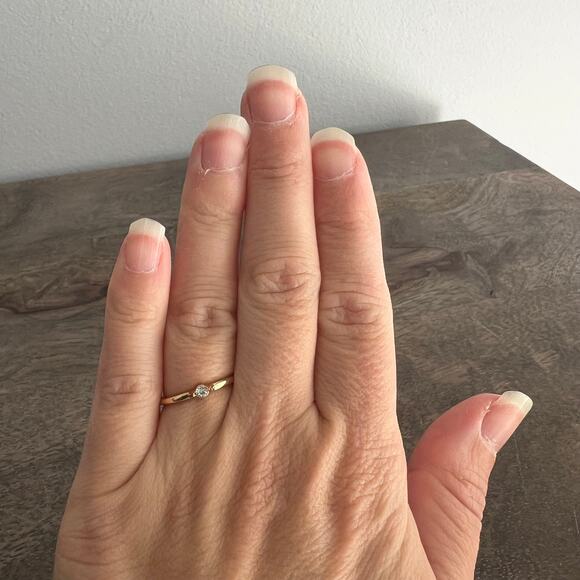 Simple dainty gold ring band with clear rhinestone jewel - size 7 - Picture 5 of 5